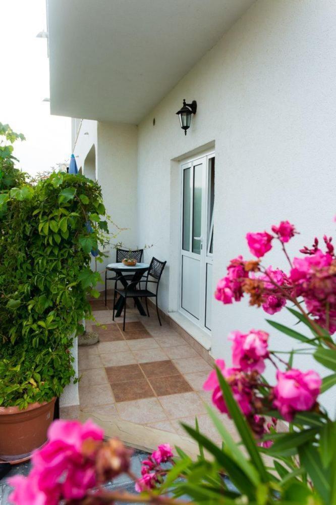 Apartments Mare - 30 M From Pebble Beach Seget Vranjica Luaran gambar