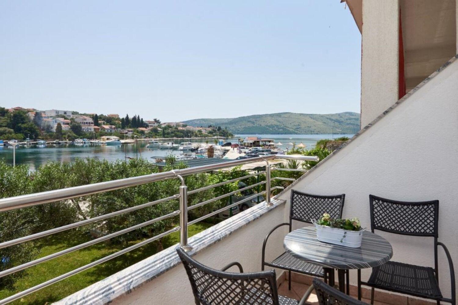 Apartments Mare - 30 M From Pebble Beach Seget Vranjica Luaran gambar