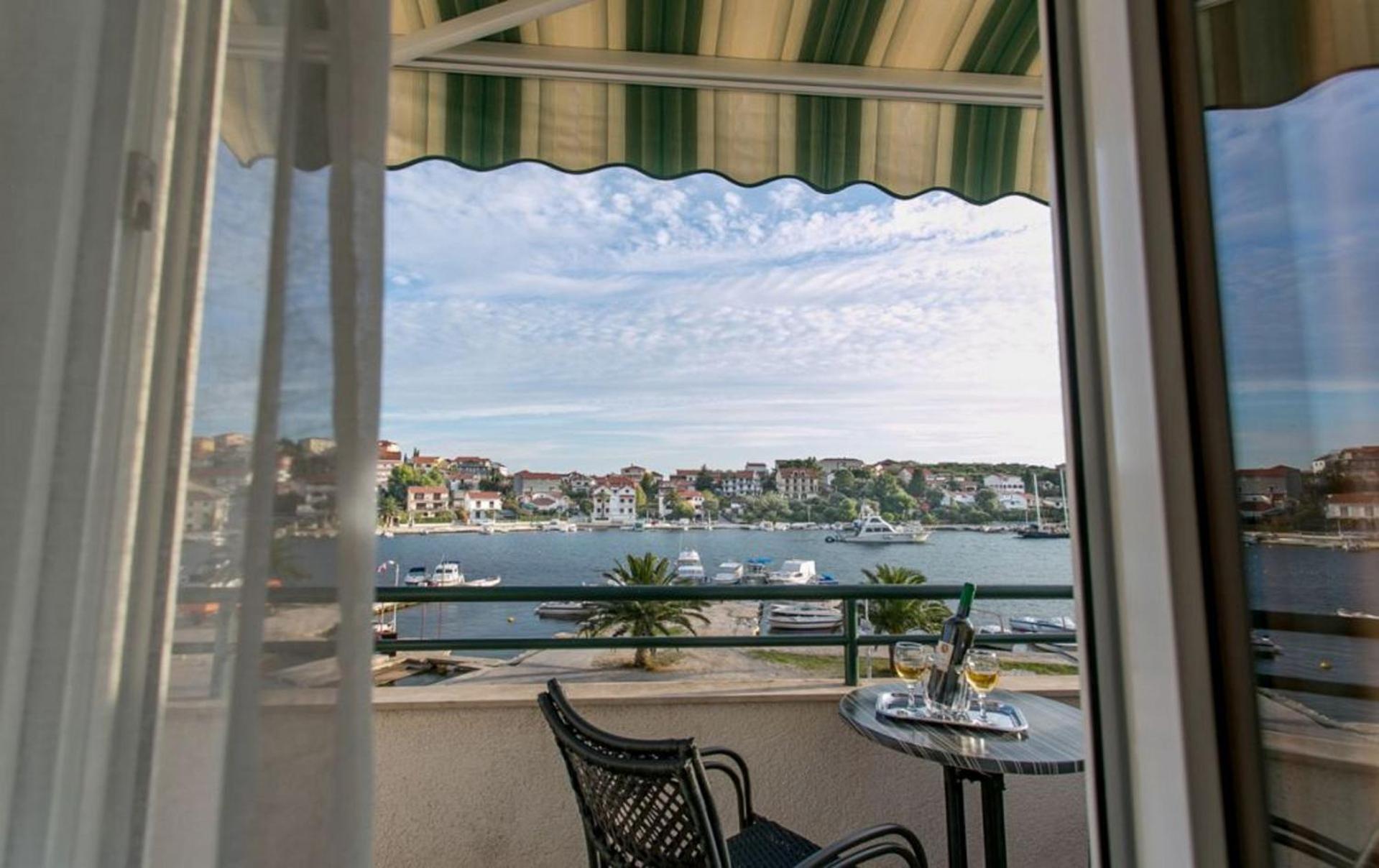 Apartments Mare - 30 M From Pebble Beach Seget Vranjica Luaran gambar