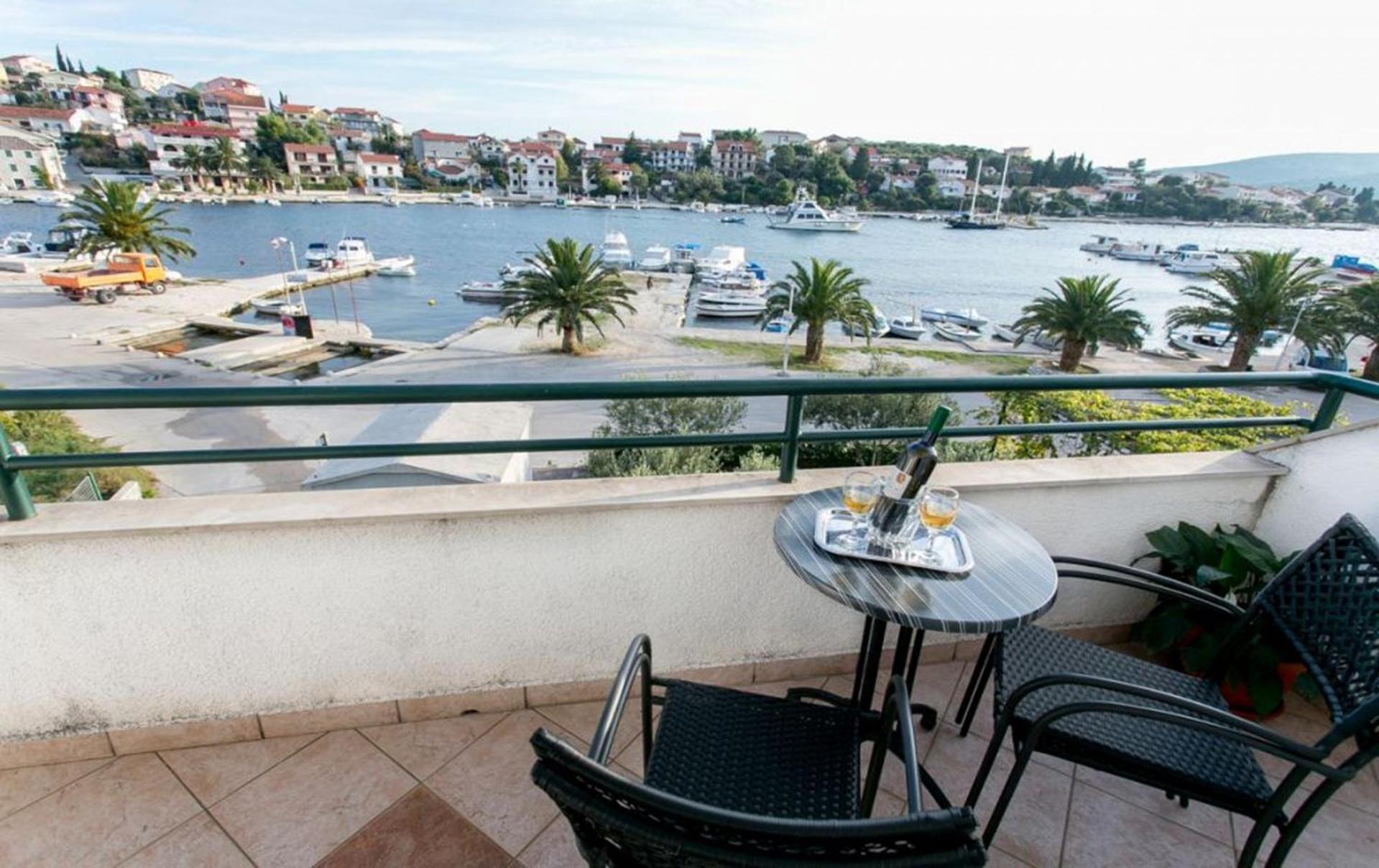 Apartments Mare - 30 M From Pebble Beach Seget Vranjica Luaran gambar