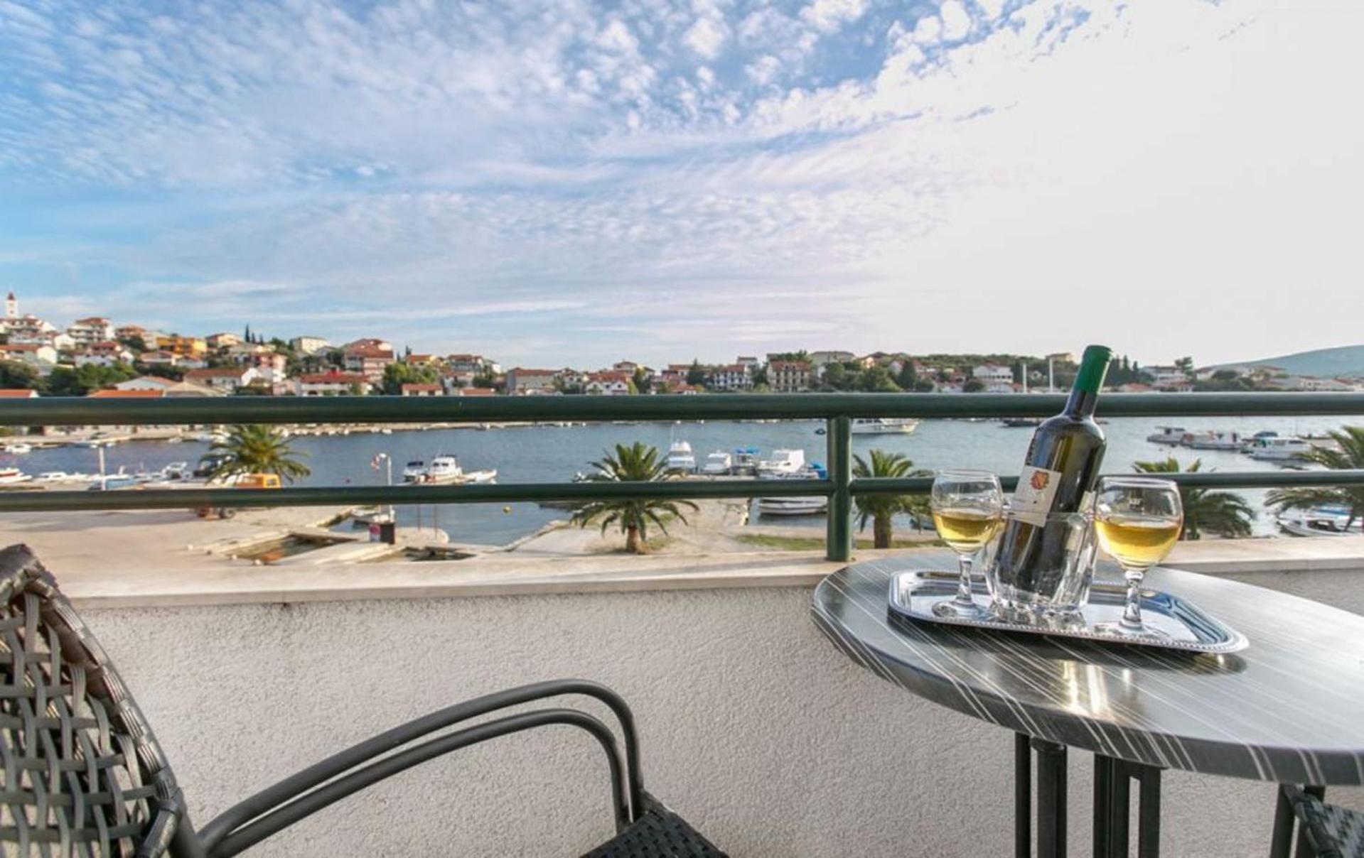Apartments Mare - 30 M From Pebble Beach Seget Vranjica Luaran gambar